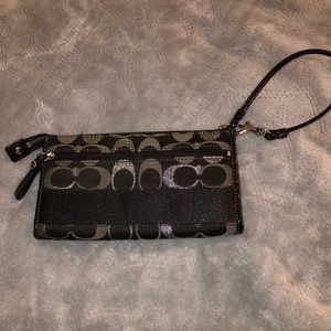 Coach Wristlet 🌸